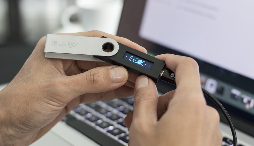 بررسی و آموزش کامل کیف پول سخت افزاری لجر نانو اس (Ledger Nano S)