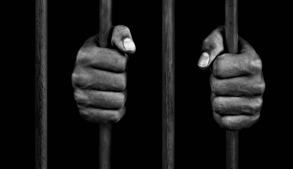 سخنی با شیفتگان ثروت ؛ اجاره دادن حساب و کارت بانکی ممنوع!