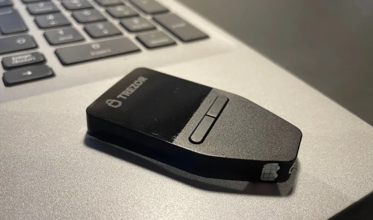 کیف پول Trezor